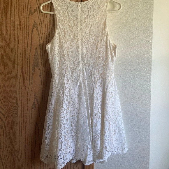 Ivory Lace Dress - Picture 6 of 8